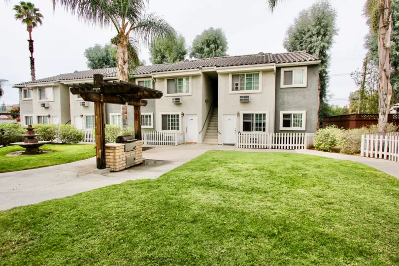 A BEAUTIFUL BIG VILLA AND A NICE GARDEN AND IT LOOK LIKE A HUGE ONE FOR SO MANY PERSONS