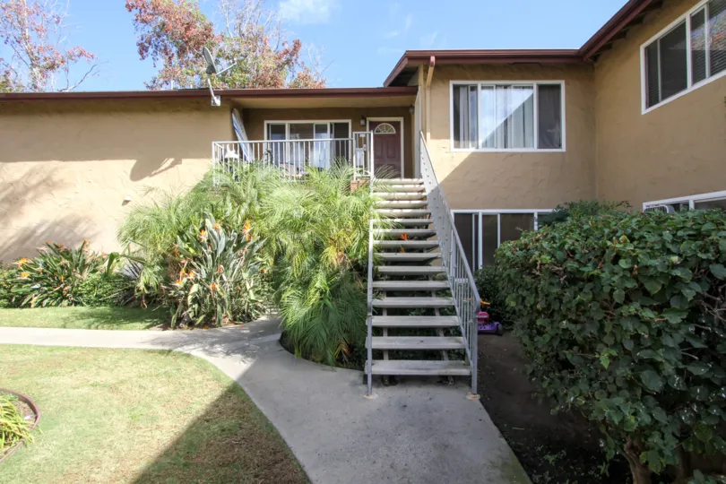 a most attractive bungalow with beautiful tree and garden comfortable climate clean way visit with with family in weekend