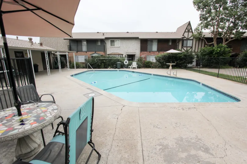 A BEAUTIFUL SWIMMING POOL WITH FULL OF WATER IN A VILLA