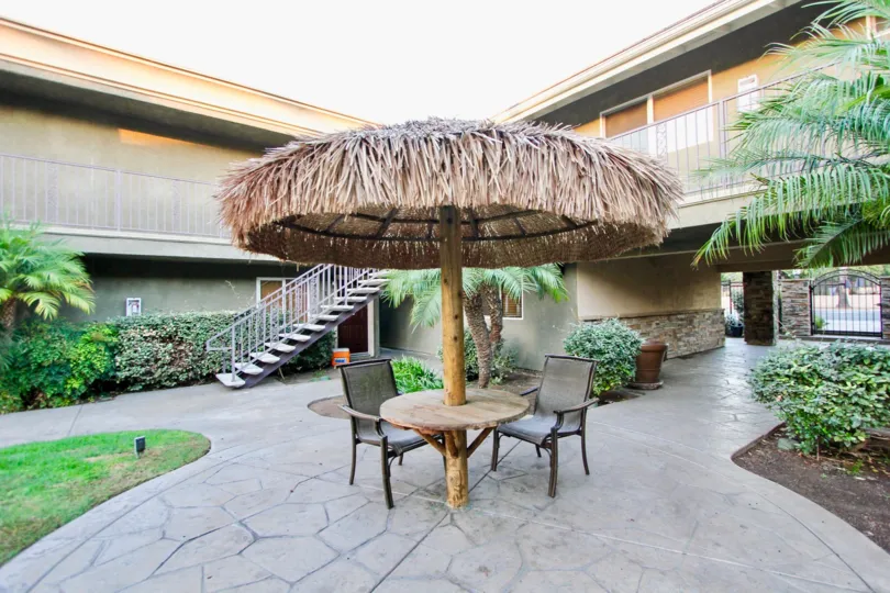 a most attractive and beautiful bungalow with beautiful lawn comfortable climate clean way visit with with family in weekend