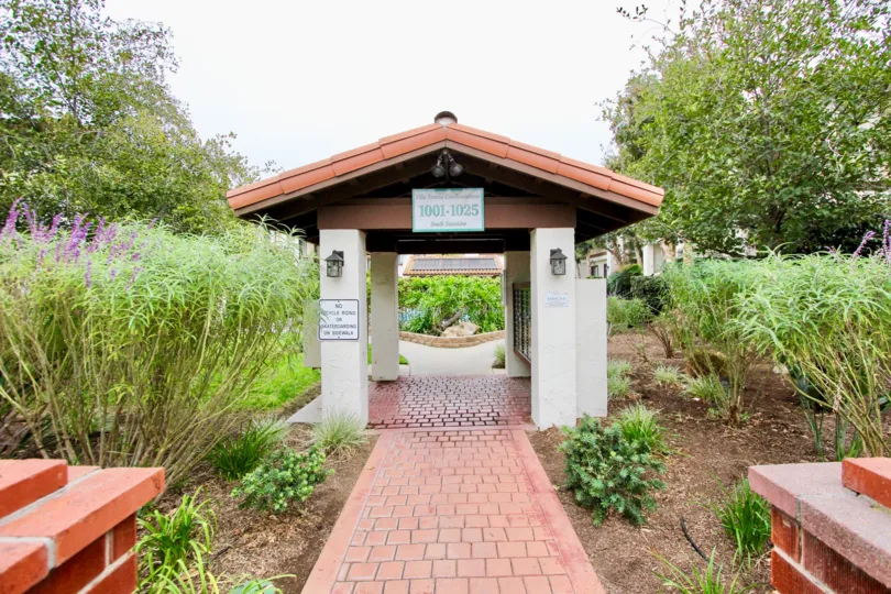a most attractive bungalow with beautiful tree and garden comfortable climate clean way visit with with family in weekend