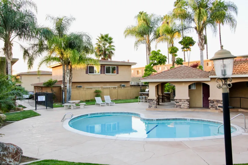 A BEAUTIFUL SWIMMING POOL WITH FULL OF WATER IN A VILLA