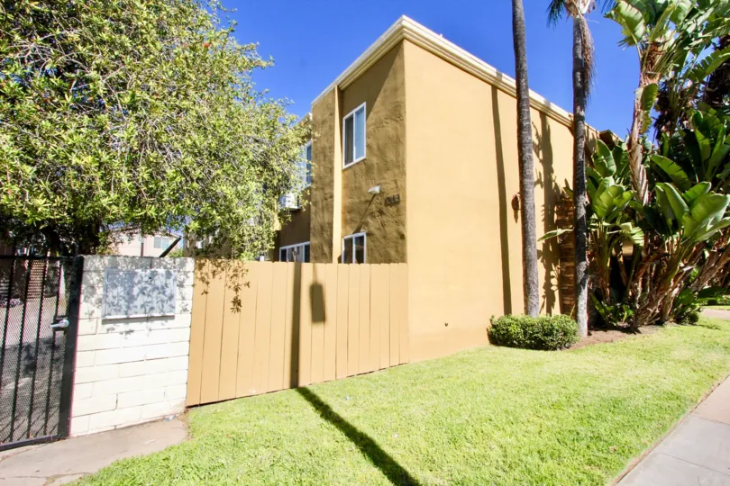 a most attractive and beautiful bungalow with beautiful lawn comfortable climate clean way visit with with family in weekend