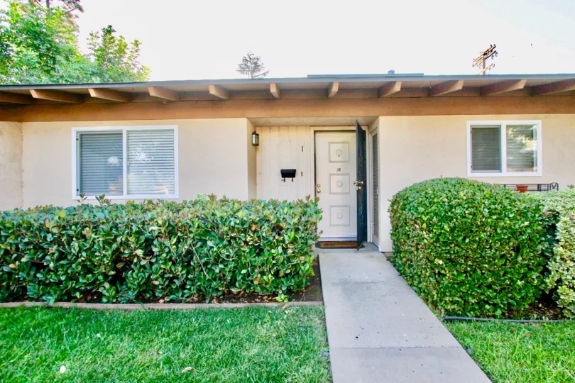 SMALL AND BEAUTIFUL HOUSE WITH GARDEN AND COMFORTABLE CLIMATE VISIT WITH FAMILY IN WEEKEND