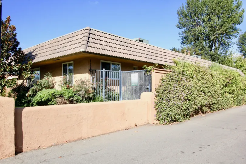 Community: Broadway Pines  City: Escondido  State: California
