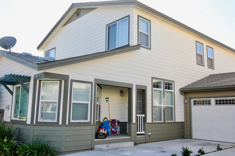 : Brotherton Square ,Escondido  , California, white building, elegant