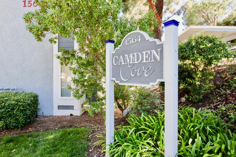 Camden Cove  ,Escondido , California, sign post,bushes