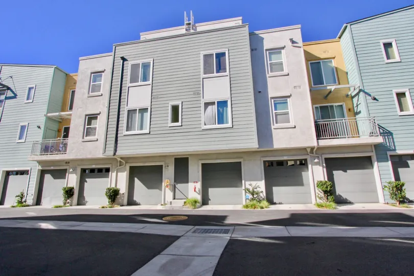 in City Square most attractive and clear parking with nice color in this house and clear area