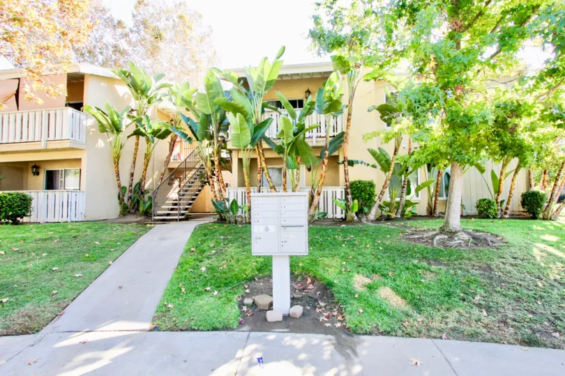 Hampton Place, Escondido , California, greenery, staircase, pathway
