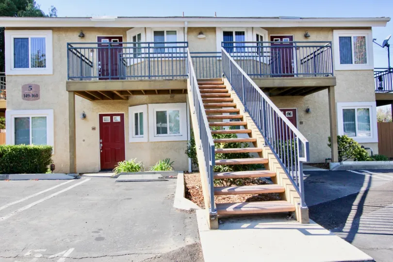A sunny day in the Canyon Point Heritage with beautiful upstairs.