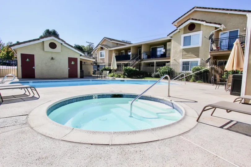 A small circular pol in the front yard of apartment in Heritage at Canyon Point community
