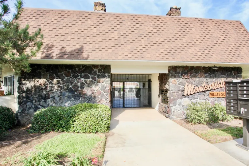 Community: Montecristo Villas South  City: Escondido  State: California