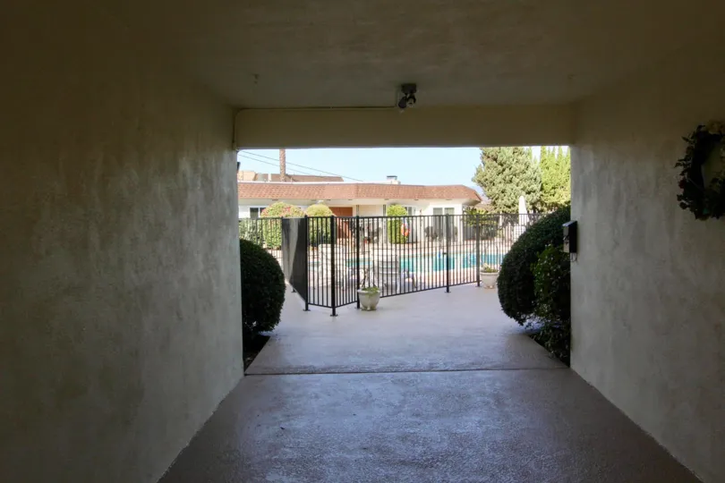 Montecristo Villas South community with a clean, well maintained pool.