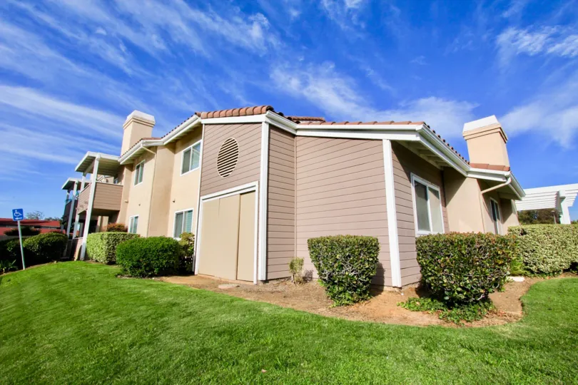 in Mountain View Villas most attractive and nice color in this bungalow and very attractive area and nice lawn with outside area