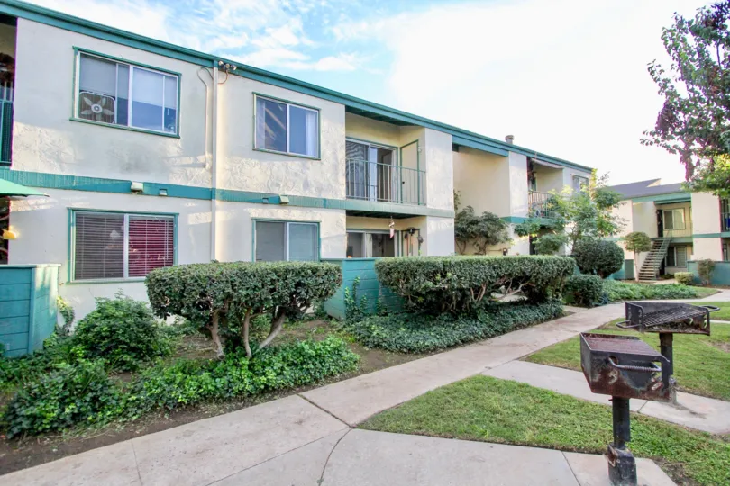 Pepperwood Meadows in Escondido long big area beautiful houses and lawn comfortable staying place and climate visit with family