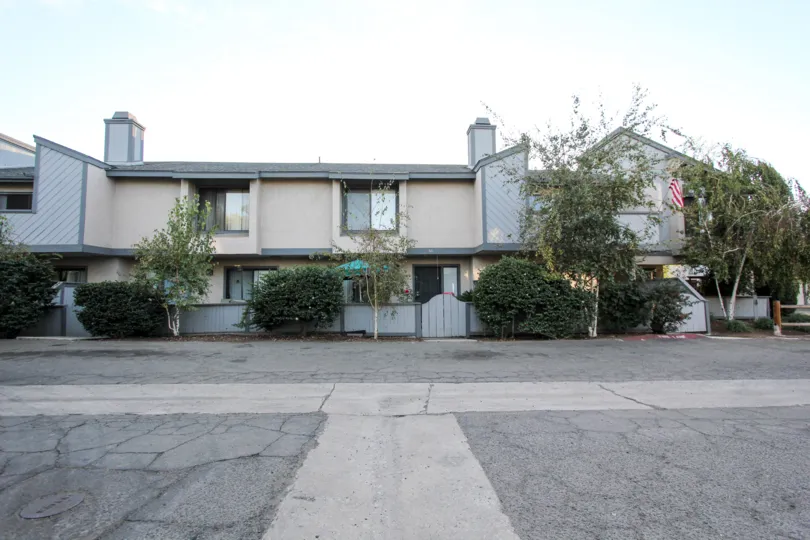 The exterior and parking lot of Quarry Glen in Escondido