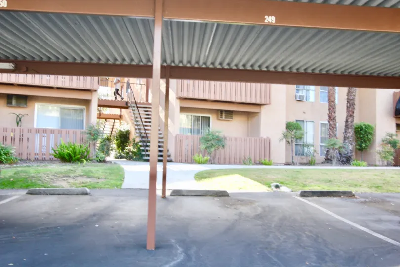 Rock Springs East apartments with carports in Escondido, California