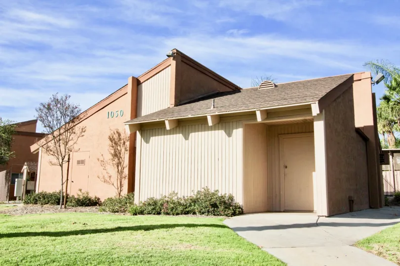 Walkway that leads up to a residential building next to a yard at Rock Springs East in Escondido California