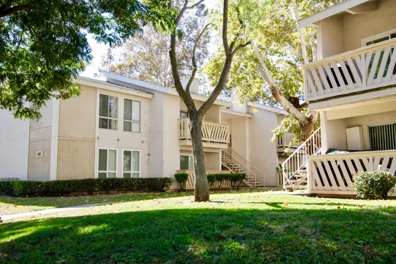 Sun Mountain Springs ,: Escondido , California, cream and white building, lawn