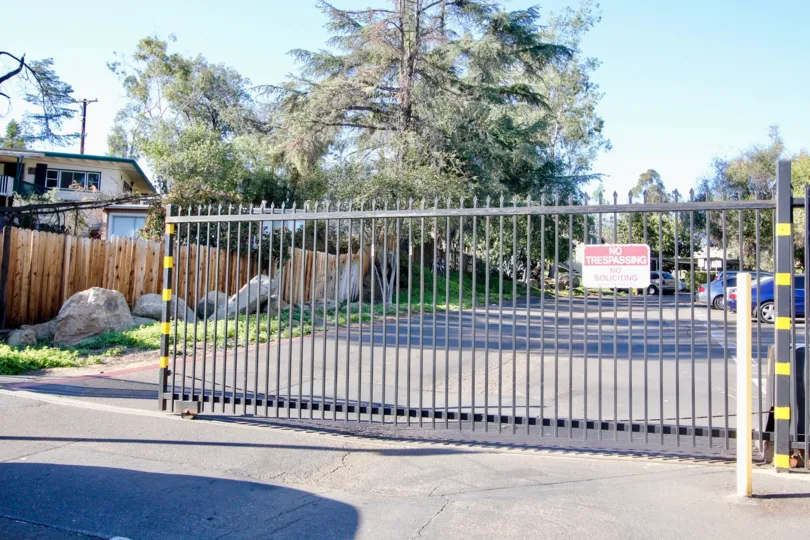 Village Green IN Escondido MOST ATTRACTIVE VILLAGE LONG AND CLEAN WAY BEAUTIFUL TREE COMFORTABLE CLIMATE COME AND ENJOY