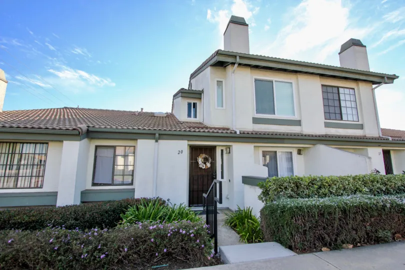 : Westwinds I  ,Escondido , California, trimmed bushes,plants