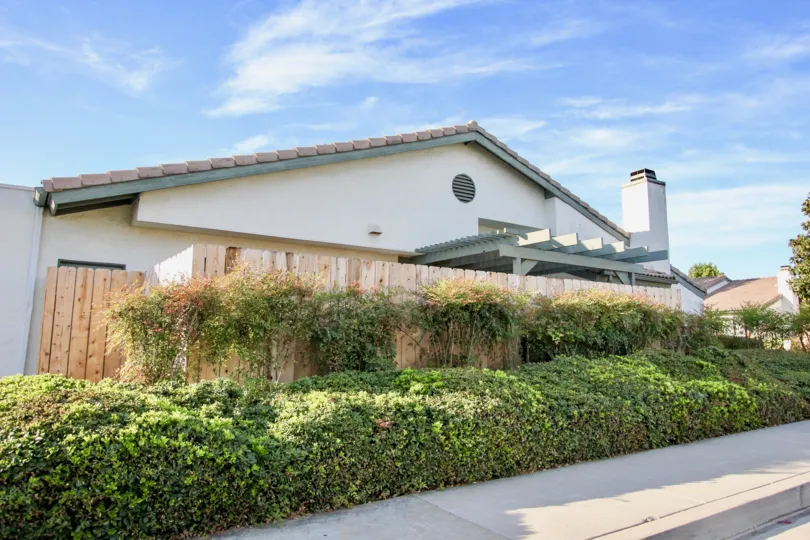 Westwinds 1 community Escondido California hedge srubbery fence privacy vegas style patio roof chimney