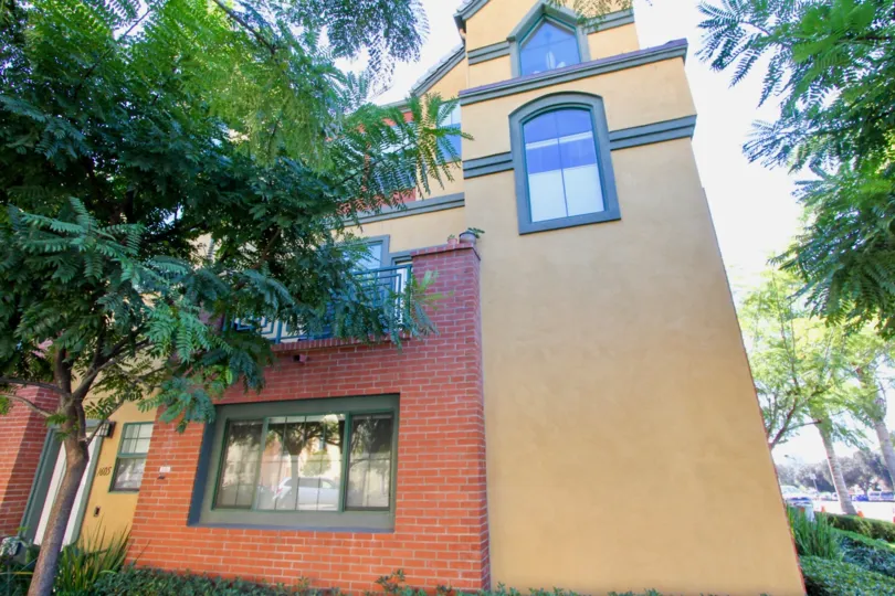Colourful villa with trees in 12 on Polk of Hill Crest