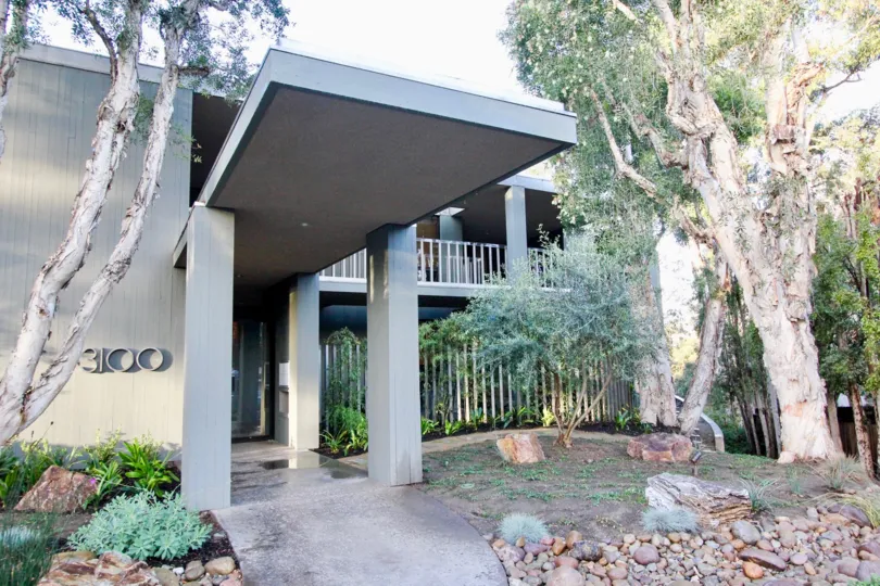 Nice Villa with trees and portigo in 3100 Front of Hillcrest