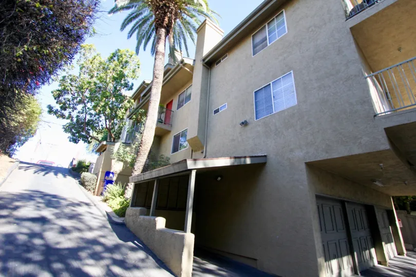 THE APARTMENT IN THE 727 ROBINSON WITH THE PLANTS, TREES, PATHWAY, BALCONI