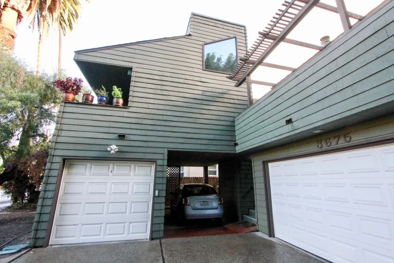 Modern villa with nice approach and car parking and upstairs in 7th Avenue Condos of Hillcrest