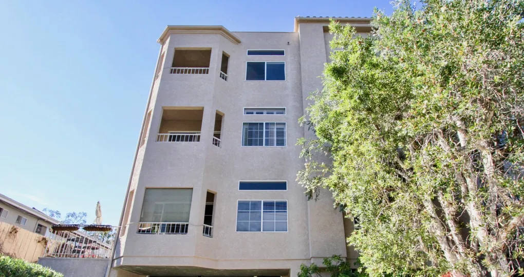 Beautiful Apartment with trees in front with many floors in Arbor Woods of Hillcrest
