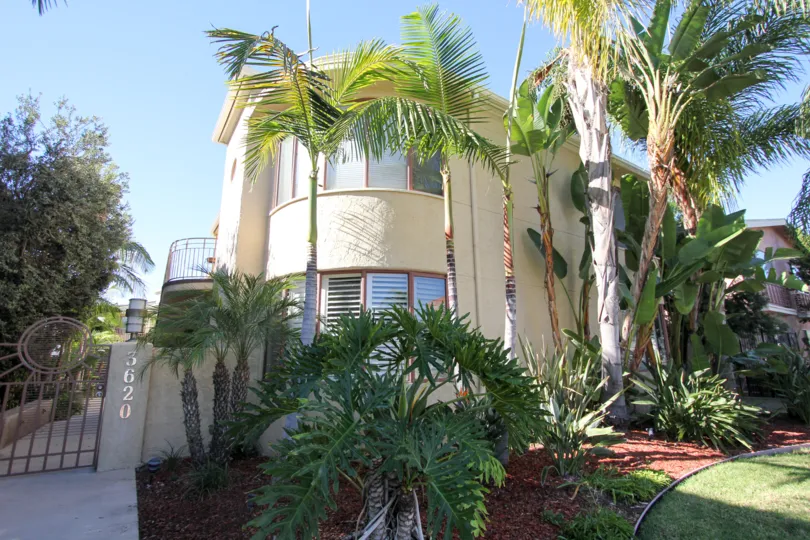 the balboa court is a circle shape house of the hillcrest city in ca