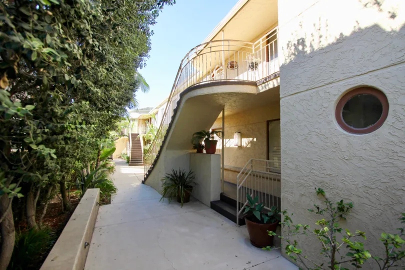 Excellent Villa with sunshine and garden trees with steps in Balboa Court of Hillcrest