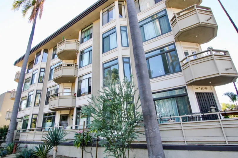 Fabulous villas with floors and palm trees in Balboa Park Terrace of Hillcrest