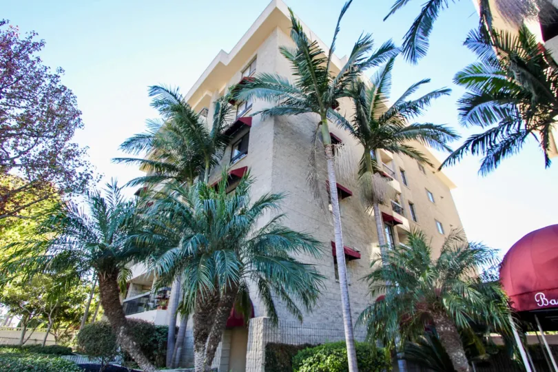 the bankers hill towers is a coconut house of the hillcrest city in ca
