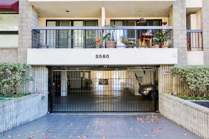 A SIGHT OF A HOUSE ENROLLED WITH THE CODE 3560 & WITH PARKING SPACE