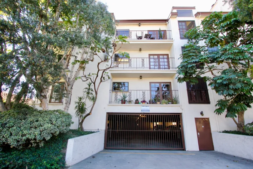 Apartment with cellar parking place and trees around in Burgundy House of Hillcrest