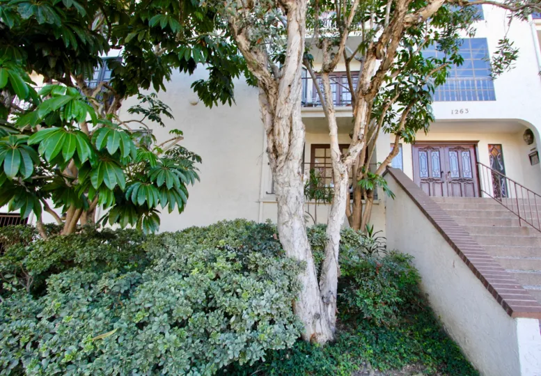 Fun And Smart Burgundy House In Hillcrest California Country