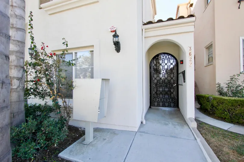 Beautiful Casa Valencia in Hillcrest. Your own front yard, arc entry door and heightened security