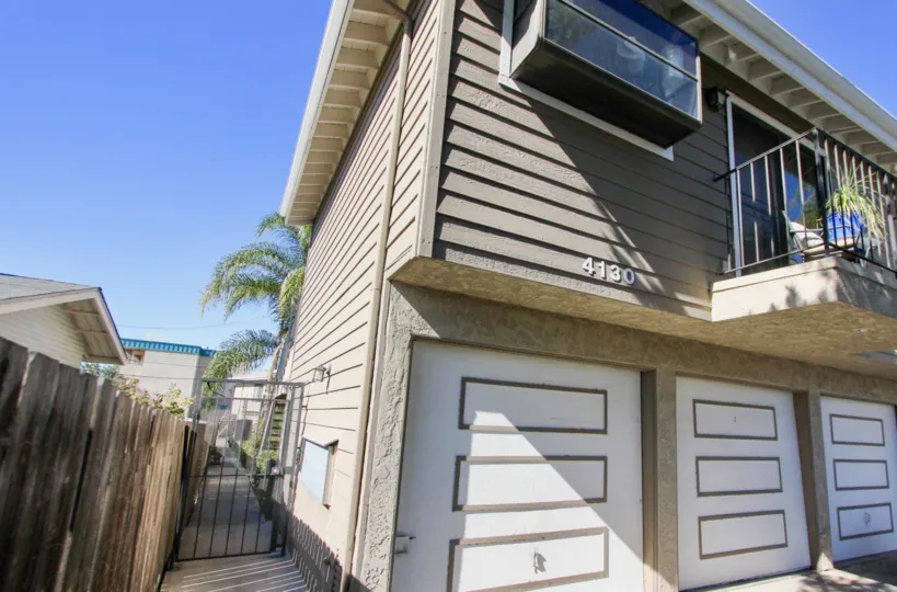 Multi floored Villa with ample sunshine and parking place in Condos at 4130 of Cleveland of Hillcrest