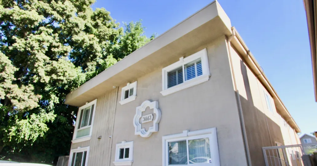 Clear sunny day at Eight on 7th in Hillcrest, California.