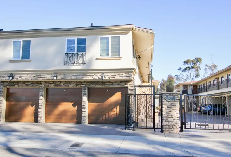 A sunny day in the Hillcrest 19 with residential apartment and trees.