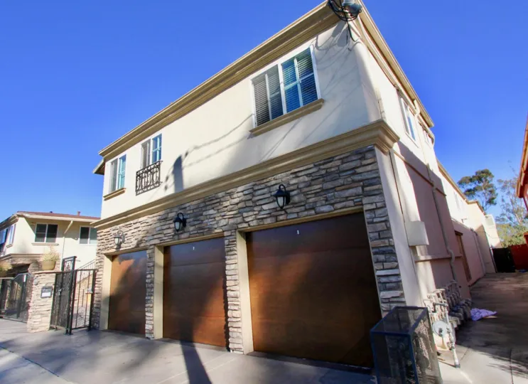 A great day in the Hillcrest 19 with in front of a garage and gates.