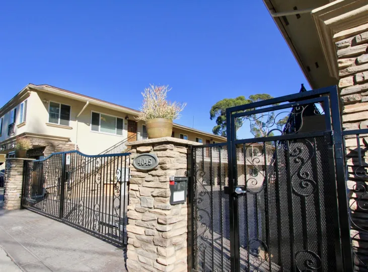 The board of the Villa in Hillcrest 19 and has flower pot near the gate