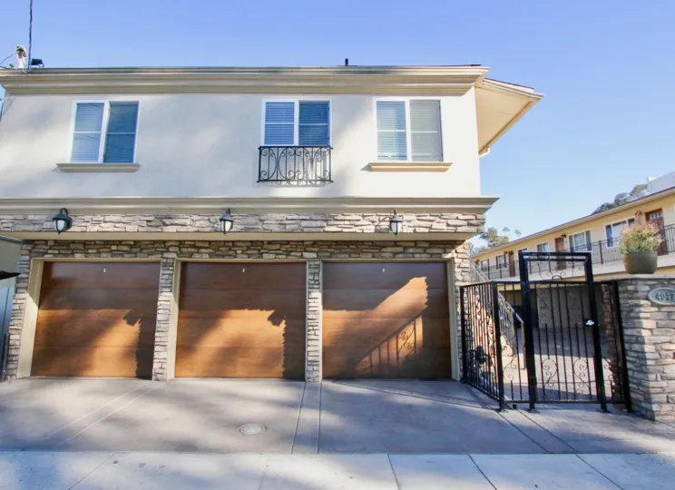 A sunny day in the Hillcrest 19 with residential building and gate.