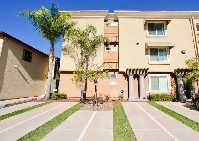 Front place of the villa in Hillcrest Towers has bushes and trees to parking cars