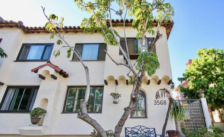 THE 3568 APARTMENT IN THE LAS CASAS DE JUAN WITH THE PLANTS, FLOWER POT, TREES