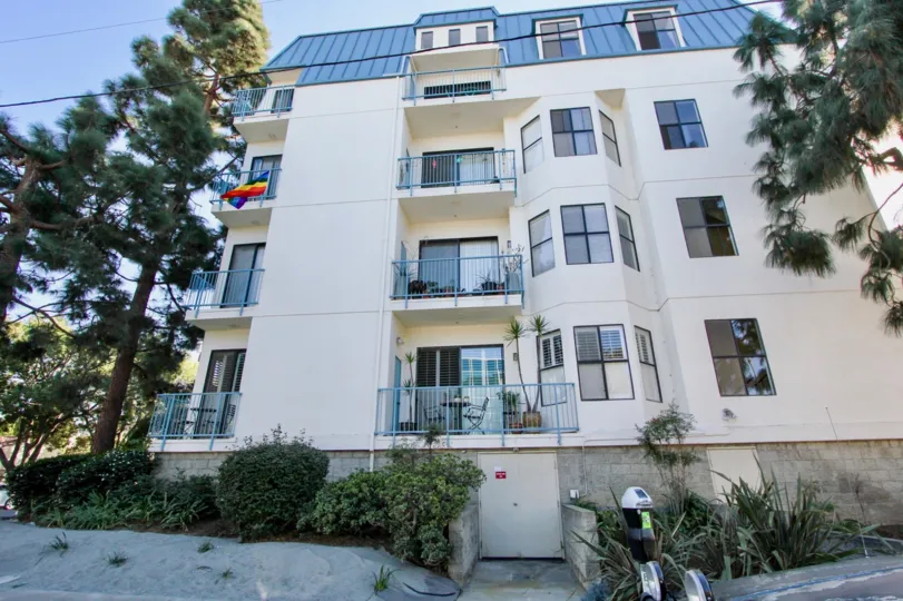 THIS IS THE APARTMENT IN THE LE PARC CHATEAU WHICH HAS BEEN TREES, PLANTS, BALCONI, METER BOX, FLAG
