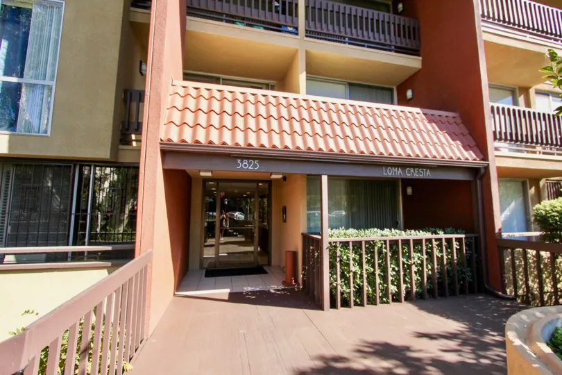 Beautiful condo Fully Gated Community The complex is well maintained and offers secure underground parking