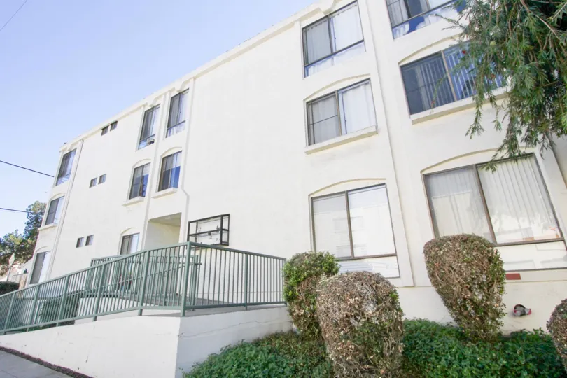 White colour villa with entrance approach and garden in Park Terrace of Hillcrest